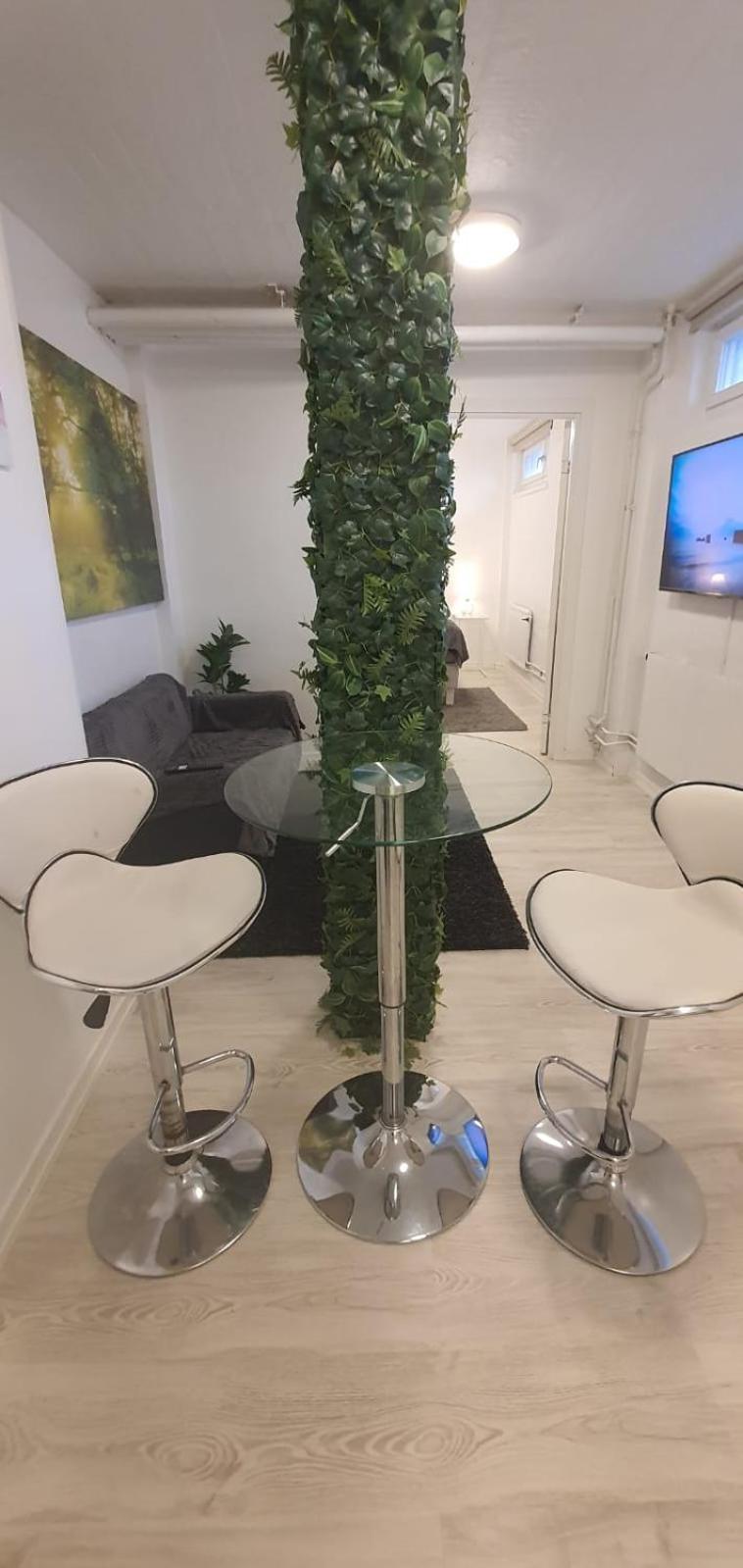 Beautiful Basement Apartment, Very Private And Close To The Metro Stockholm Bagian luar foto